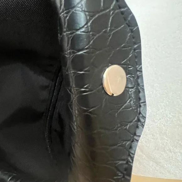 Unisex Guess 🖤 Black Canvas w/ Croc Embossed detail Silver Hardware🖤 Duffle🖤